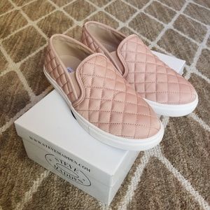 Size 6.5 like new Steve Madden Pink Slip Ons